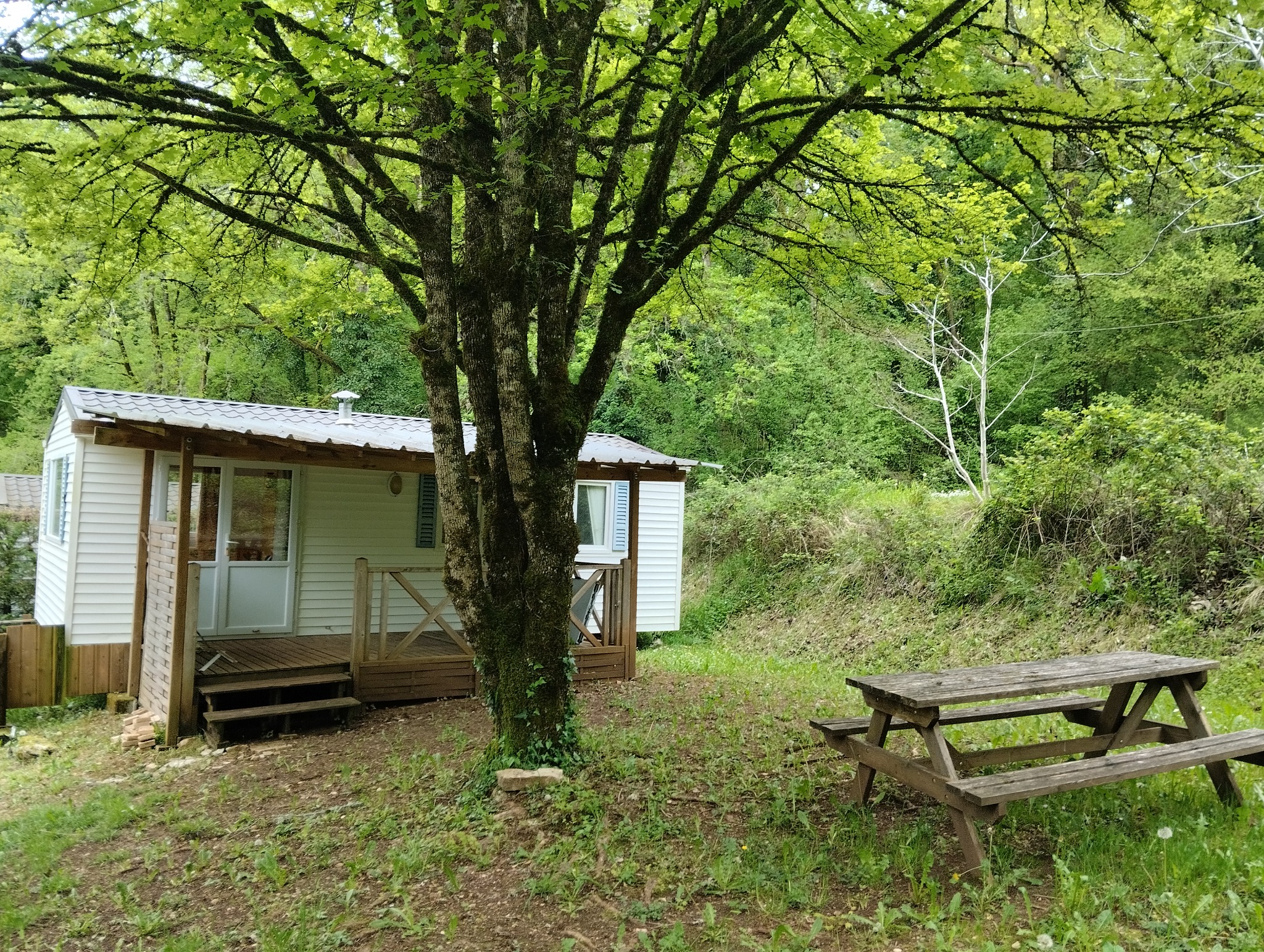 Mobil-home et espace pique-nique